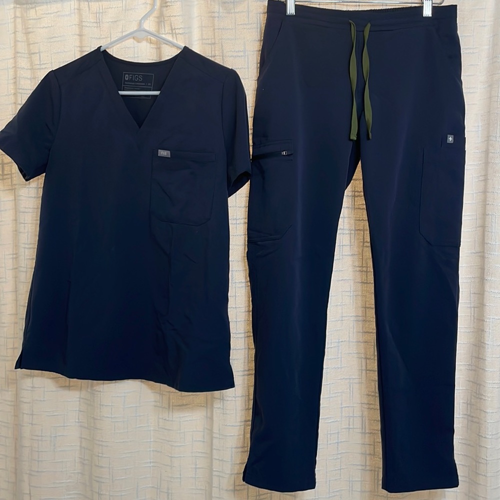 FIGS Scrub Set